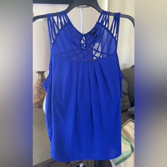 Blue strap neck tank - Picture 2 of 6
